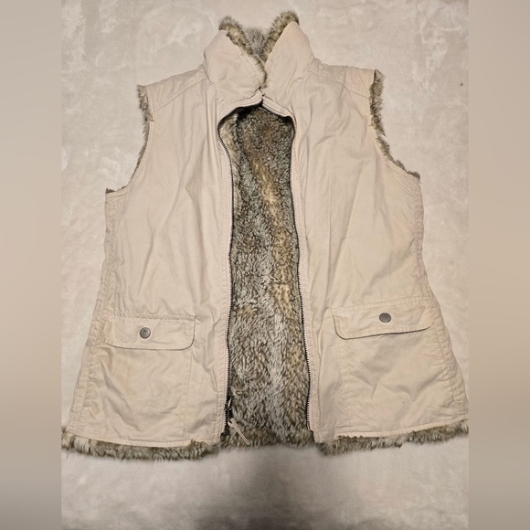 Old Navy Beige Faux Fur Vest - Picture 1 of 4